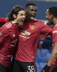  弗赖堡控球耐心传导，团队配合撕破对手防线  