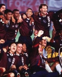  AC米兰青年军崛起 00后首发阵容横扫副班长  