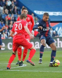  马赛队长里程碑破门助球队取三分  