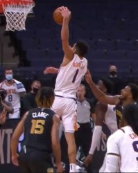  莫兰特暴力隔扣引爆全场灰熊擒获开拓者  